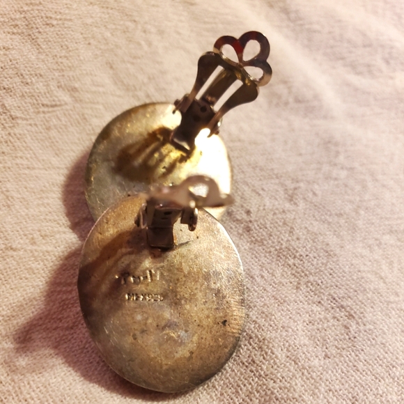 Marked 925 Sterling Silver Catseye Semi Precious Stone Earrings - Picture 2 of 2